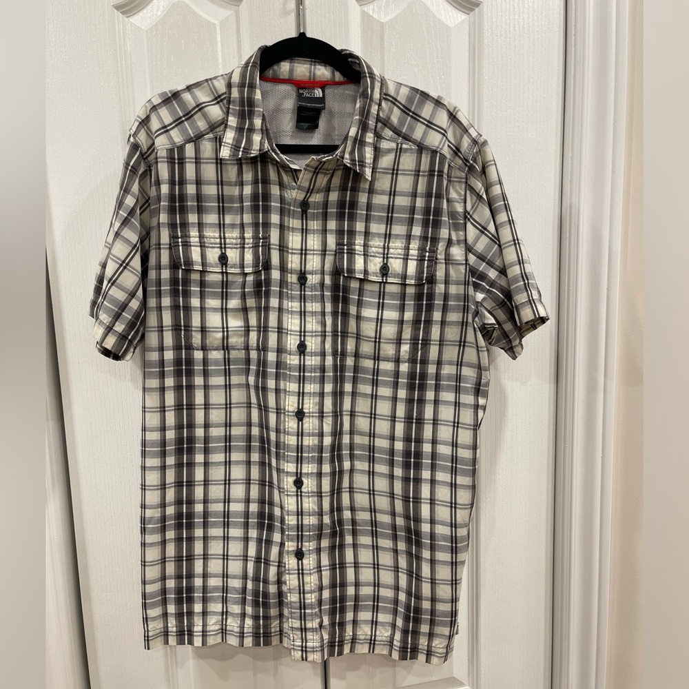 The North Face Men Button Up Shirt Large Gray Plaid Short Sleeve Pockets Collar
